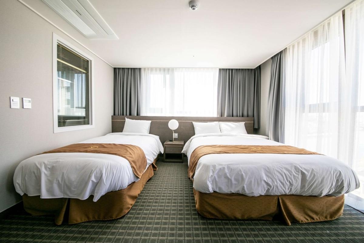 Hotel Golden Tulip Essential Namgang Jinju Exterior foto
